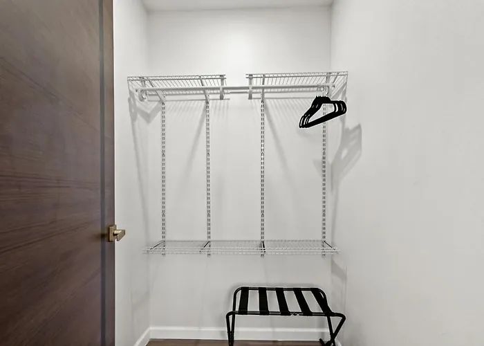 Modern Escape - 1701 Aparthotel Tulsa